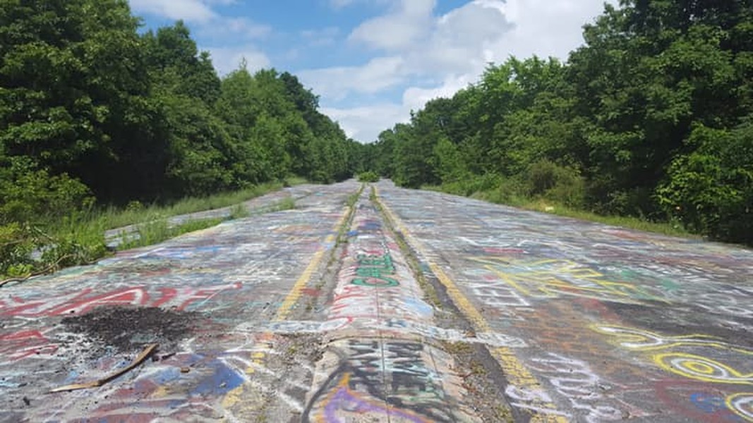 Centralia ở Pennsylvania là một trong những  thị trấn ma đáng sợ ở Mỹ. Trước khi bị bỏ hoang, một mỏ than bị cháy ở Centralia năm 1961 nhưng không rõ nguyên nhân.