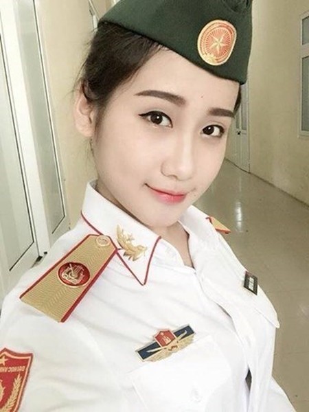 Cô  nữ sinh trường Quân đội Nguyễn Đặng Anh Phương của trường Đại học văn hóa Nghệ thuật Quân đội được cộng đồng mạng dành sự quan tâm đặc biệt trong thời gian qua.