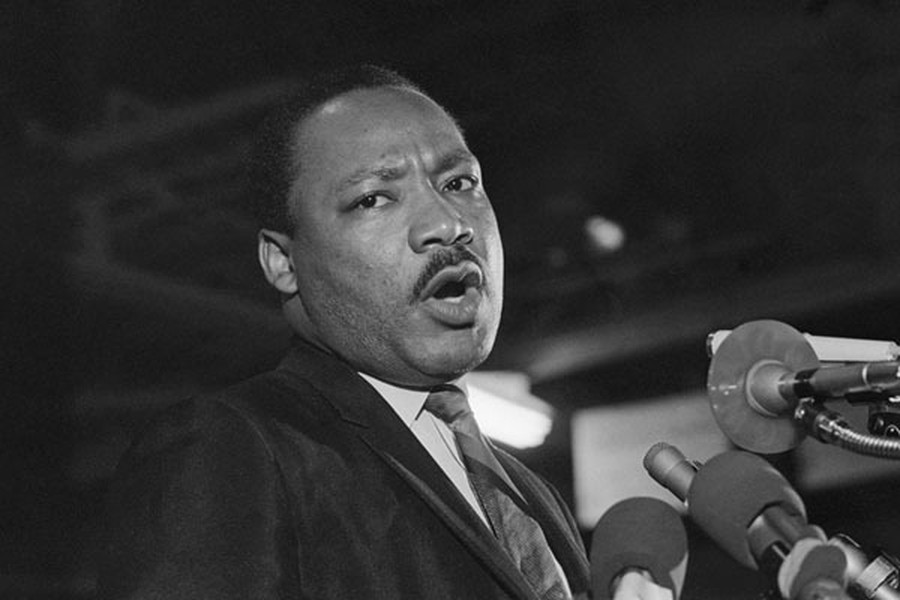 Đây là một trong những bức ảnh cuối cùng chụp mục sư Martin Luther King Jr. trước khi ông bị ám sát ngày 4/4/1968. Bức ảnh này được chụp khi ông có buổi nói chuyện ở Memphis ngày 3/4/1968.  Sự kiện lịch sử mục sư Martin Luther King Jr. bị ám sát đã gây chấn động dư luận Mỹ và thế giới.