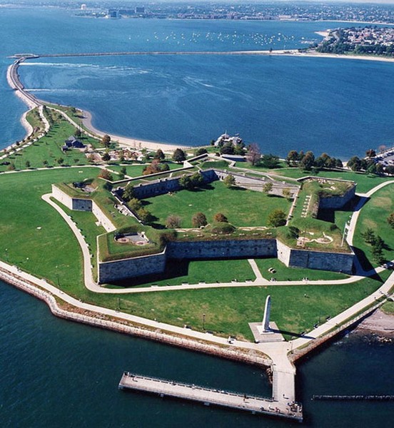  Pháo đài Độc lập nổi tiếng thế giới nằm trên đảo Castle, Boston, Mỹ.