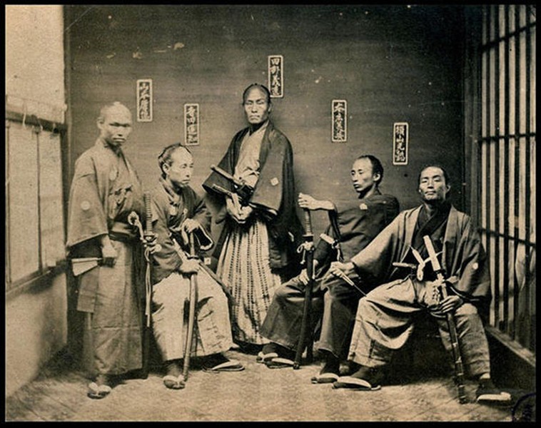 Bức  ảnh lịch sử chụp những samurai của đất nước Nhật Bản những năm 1860 - 1880.