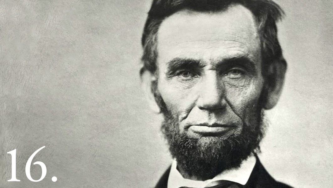 Tổng thống Mỹ Abraham Lincoln là một trong những  người nổi tiếng tiên đoán cực chuẩn xác về cái chết của mình. Cụ thể, vào năm 1865, Tổng thống Lincoln kể cho những người bạn nghe về giấc mơ kỳ lạ mà ông gặp phải.