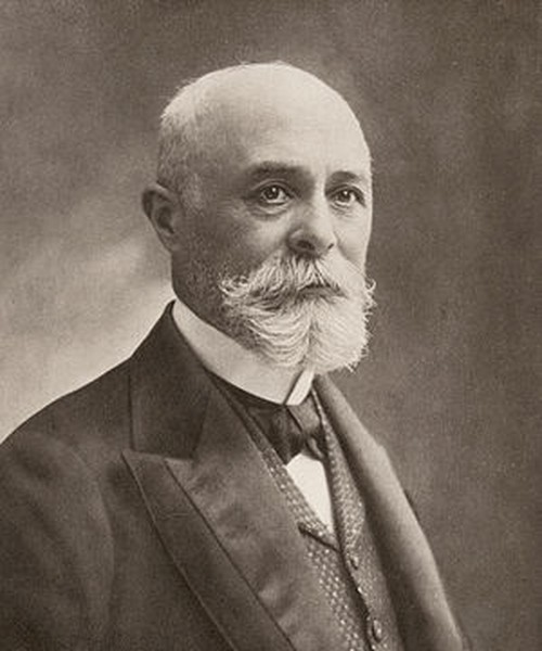 Nhà vật lý Henri Becquerel được người đời nhớ đến với  phát minh tình cờ là tìm ra hiện tượng phóng xạ tự nhiên vào cuối tháng 2/1896. Cụ thể, khi sửa soạn vài gương ảnh và đem ra phơi ngoài trời. Tuy nhiên, khi ấy trời không có năng nắng nên nhà vật lý Becquerel cất các gương ảnh vào ngăn kéo.