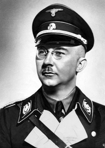 Được xem là người có quyền lực chỉ sau Adolf Hitler trong chính quyền  Đức Quốc xã, Heinrich Himmler là nhân vật khét tiếng lịch sử thế giới khi gây ra nhiều tội ác kinh hoàng.