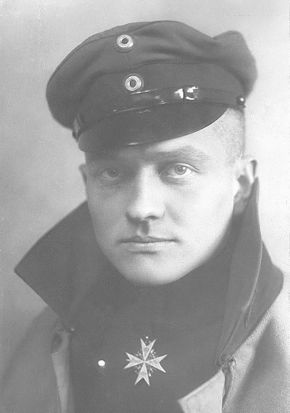 Manfred Freiherr von Richthofen là  phi công huyền thoại của Đức trong Chiến tranh thế giới 1.