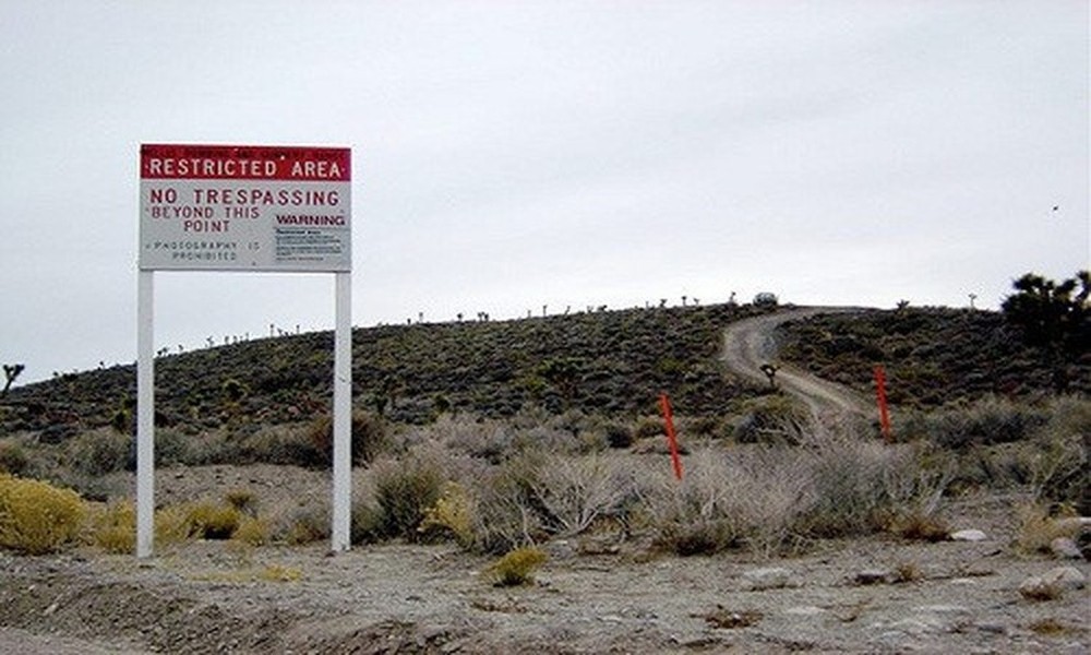 Area 51 hay còn gọi  Vùng 51 tuyệt mật của Mỹ không có mặt trên bất cứ bản đồ địa chính nào của Mỹ, không ai biết tới sự tồn tại của nó trong hàng thập kỷ.