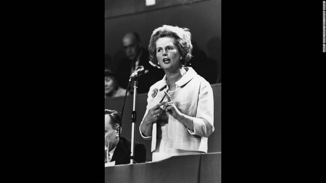 Margaret Thatcher (1925 - 2013) được mệnh danh là " Bà đầm thép" xuất phát từ lập trường cứng rắn của bà về nhiều vấn đề chính trị.