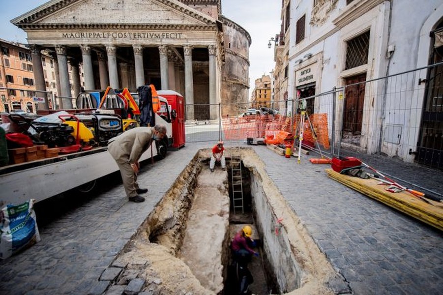  Đền Pantheon cổ kính nằm ở quảng trường Piazza della Rotonda, Rome, Italy là một trong những công trình kiến trúc kỳ vĩ của đế chế La Mã trường tồn đến ngày nay.