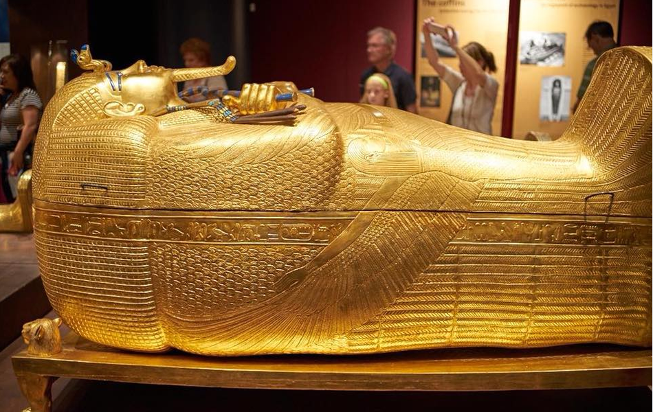 Tháng 11/1922, lăng mộ của pharaoh Tutankhamun (còn được biết đến với tên gọi vua Tut) được phát hiện tại Thung lũng các vị vua, Ai Cập. Tutankhamun được xem là vị vua nổi tiếng nhất Ai Cập cổ đại. Do vậy, cỗ quan tài chứa xác ướp vị vua này được xem là  quan tài nổi tiếng nhất.