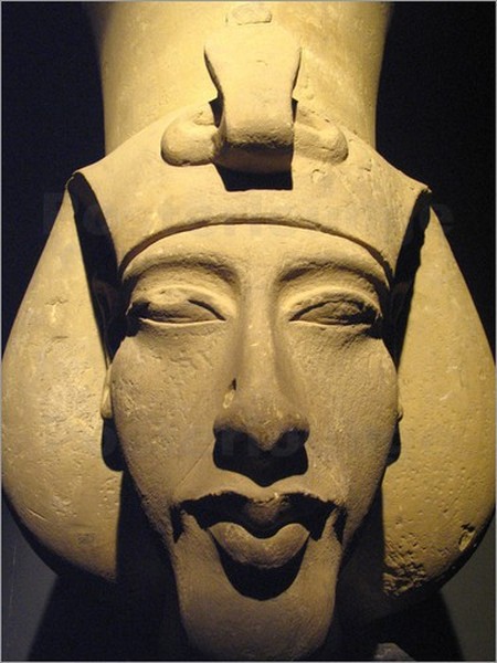  Pharaoh Ai Cập Akhenaten hay còn gọi Amenhotep IV, Akhenaton, Akhnaton, Ikhnaton - là vị vua thuộc vương triều thứ 18. Ông cai trị Ai Cập trong khoảng thời gian từ năm 1353 trước Công nguyên - 1336 trước Công Nguyên.