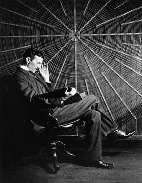 Trong số các  nhà khoa học nổi tiếng, Nikola Tesla (1856 - 1943) đạt được nhiều thành tựu quan trọng, đóng góp lớn trong tiến trình phát triển của nhân loại.