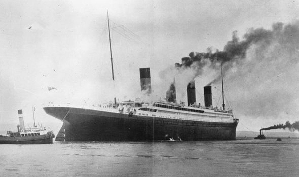 Ngày 15/4/1912 trở thành ngày định mệnh đối với tàu Titanic. Sau khi đâm vào tảng băng trôi, con tàu chìm xuống đáy biển Bắc Đại Tây Dương. Vụ chìm tàu này khiến hơn 1.500 người thiệt mạng và khoảng 700 người sống sót. Trong số những người tử nạn cùng con tàu xấu số có  thuyền trưởng tàu Titanic là Edward Smith.