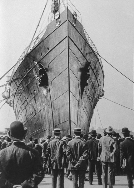 Ngày 7/5/1915, tàu RMS Lusitania của Anh gặp thảm kịch đắm tàu. Đây là một trong những  vụ chìm tàu tồi tệ nhất trong lịch sử nước Anh cũng như thế giới.