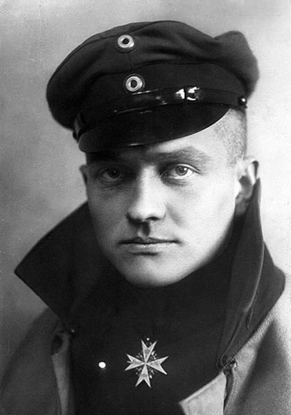 Sinh ngày 2/5/1892, Manfred von Richthofen -  phi công xuất sắc nhất Thế chiến 1 - lớn lên trong một gia đình giàu có ở Phổ (ngày nay là Ba Lan).