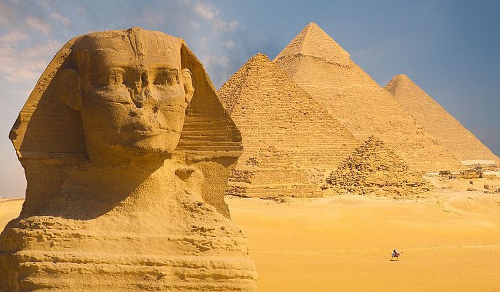 Khi ghé thăm Ai Cập, nhiều du khách ấn tượng mạnh với bức  tượng Nhân sư (Great Sphinx) ở Giza. Đây là một kỳ quan của thế giới có sức sống mãnh liệt ngang ngửa với các kim tự tháp.