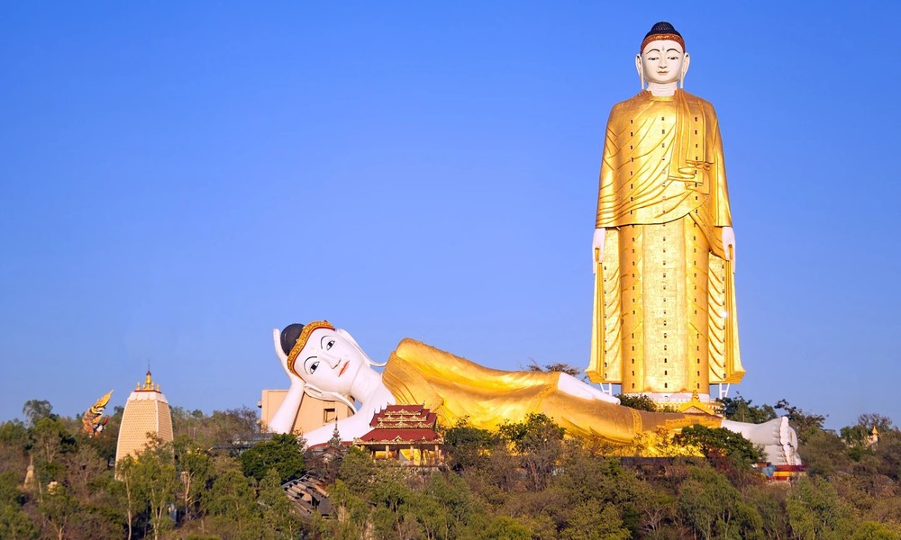 Tọa lạc tại Monywa, Myanmar, hai bức  tượng Phật khổng lồ gồm một đứng, một nằm gây ấn tượng mạnh với du khách. Trong đó, bức tượng Phật đứng được gọi là Laykyun Setkyar.