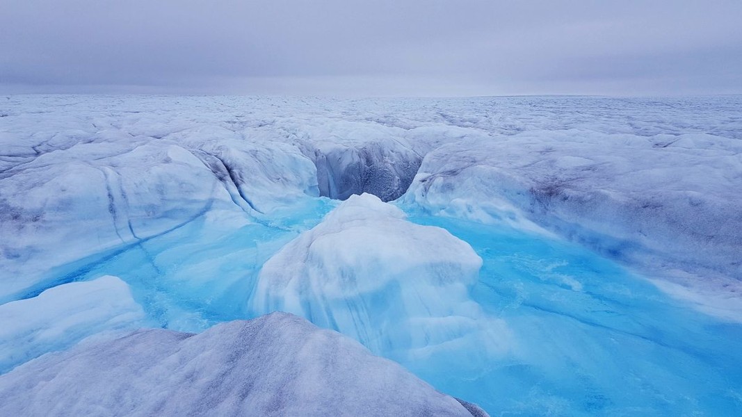 Trên tạp chí Geophysical Research Letters số tháng 9, các nhà nghiên cứu công bố phát hiện quan trọng là các  sông băng ở Greenland đang tan chảy nhanh gấp 100 lần so với tính toán trước đây.