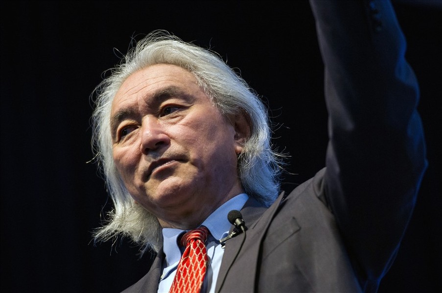 Michio Kaku là nhà vật lý người Mỹ gốc Nhật tin rằng, chúng ta đang ở gần  người ngoài hành tinh mà không hay biết. Theo ông, chúng ta có thể tìm thấy sinh vật ngoài Trái đất trong thế kỷ này.