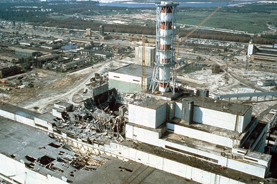 Vào tháng 4/1986, vụ nổ lò phản ứng xảy ra tại Nhà máy điện hạt nhân Chernobyl đã trở thành một trong những thảm họa hạt nhân tồi tệ nhất trong lịch sử nhân loại. Ngay sau đó, giới chức trách đã sơ tán người dân ở khu vực xung quanh nhà máy và thị trấn Pripyat gần đó tới nơi an toàn. Theo đó, " cấm địa" Chernobyl trở thành vùng đất hoang vắng, không một bóng người.