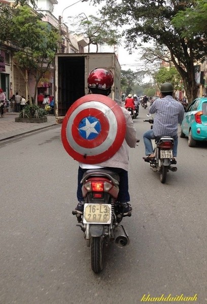 Chiếc khiên huyền thoại của Captain America đã đến Việt Nam.