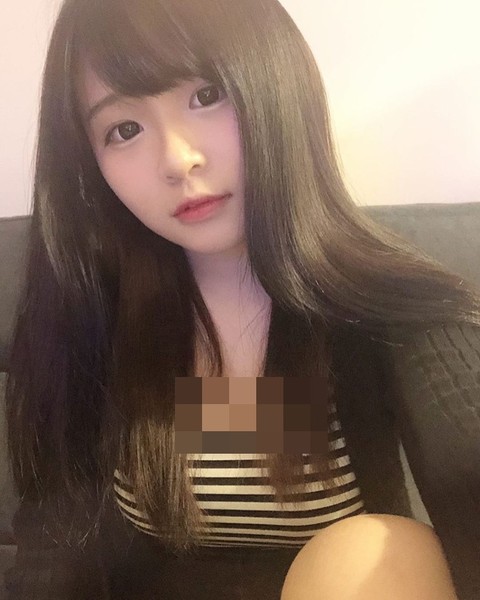 Trương Nghiễn Thu (SN 1997, HongKong) là 1 hot girl nổi tiếng trên MXH với hơn 104.000 lượt follow.