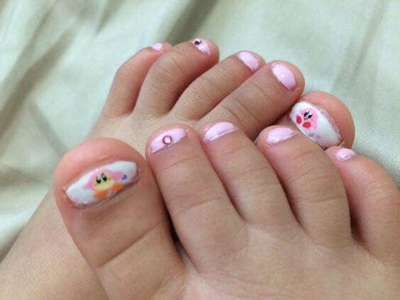 Phải thừa nhận rằng,  làm nail là cách làm đẹp được nhiều chị em lựa chọn bên cạnh các khoản như làm tóc, spa hay căng trẻ làm da. Tuy nhiên, không phải bất cứ chị em nào làm móng cũng đều đẹp và từ đó họ mang đến tràng cưới "lăn lóc" cho CĐM.