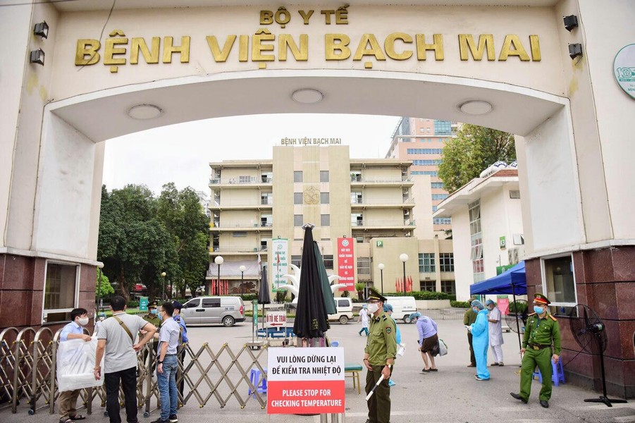 Tính đến thời điểm hiện tại đã có 32 ca bệnh COVID-19 liên quan đến  Bệnh viện Bạch Mai. Đội ngũ cán bộ y tế, bệnh nhân đang điều trị tại đây đều đã được cách ly theo đúng quy định của Nhà nước.