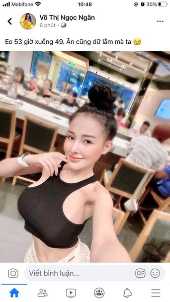 Cách đây không lâu,  hot girl Ngân 98 đã đăng tải hình ảnh khoe vòng eo 49cm của mình, soán ngôi luôn vòng eo kỷ lục của Ngọc Trinh.