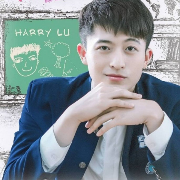 Harry Lu là một diễn viên người Đài Loan, anh từng có thời kỳ hoạt động sôi nổi ở showbiz Việt. Gần đây một đoạn clip của trai đẹp với câu thả thính: "Cục cưng ơi, anh chở em đi ăn kem nè" bất ngờ viral lại trên mạng xã hội.