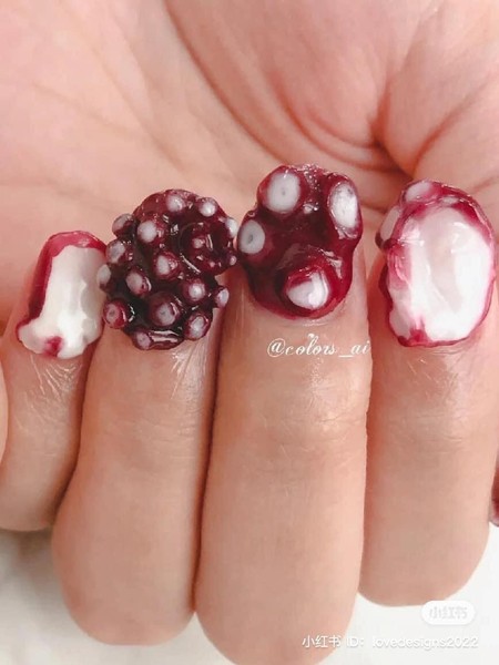 Làm nail là "bộ môn" được rất nhiều chị em phụ nữ yêu thích. Có người thích những mẫu nail đơn giản, có người lại thích sự cầu kì mới lạ.