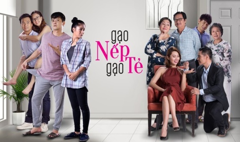 " Gạo nếp gạo tẻ" bắt đầu lên sóng truyền hình từ ngày 7/5/2018. Đến nay, phim đã phát sóng được 33/80 tập. Ngay khi ra mắt, bộ phim khai thác đề tài gia đình này đã gây tranh cãi bởi những tình tiết, nhân vật hư cấu quá tay như: nàng dâu bất hiếu không muốn làm việc chỉ thích tiêu xài kể cả khi chồng phá sản, chàng rể hiền lành cam chịu đến mức nhu nhược, "hồ ly cướp chồng" trắng trợn...