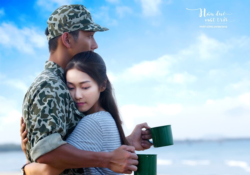 Bộ phim  Hậu duệ mặt trời được remake từ phiên bản gốc của Hàn Quốc do Trần Bửu Lộc – đạo diễn Cô Ba Sài Gòn - chỉ đạo. Phim có sự tham gia của dàn diễn viên trẻ Song Luân, Khả Ngân, Cao Thái Hà và Hữu Vi. Trước ngày lên sóng, nhà sản xuất tung ra bộ hình lãng mạn của các nhân vật trong phim như Đại úy Duy Kiên (Song Luân), bác sĩ Hoài Phương (Khả Ngân), thượng sĩ Bảo Huy (Hữu Vi), trung uý Minh Ngọc (Cao Thái Hà).