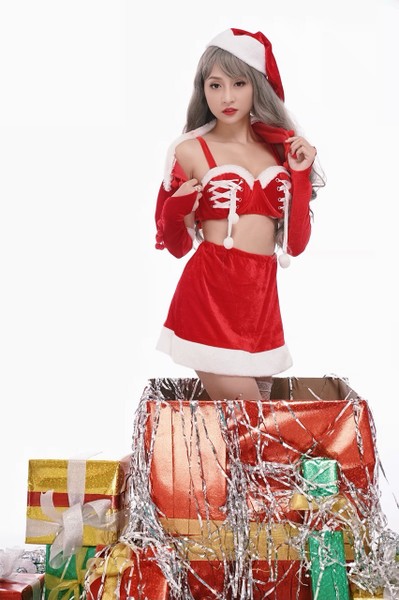  DJ Trang Sarha vừa dành tặng khán giả và các fan bộ ảnh đẹp hoá thân công chúa chào đón Noel.