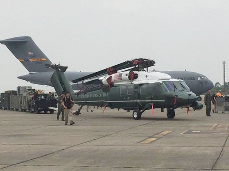 Mới đây,  trực thăng Marine One hộ tống ông Obama thăm Việt Nam đã được máy bay vận tải C-17 của Không lực Hoa Kỳ vận chuyển thành công từ Mỹ tới sân bay quốc tế Nội Bài. Chiếc Marine One này được tháo rời một số bộ phận để đưa từ Mỹ sang, sau đó lắp ráp hoàn chỉnh và kiểm tra kỹ thuật để chuẩn bị cho các hoạt động phục vụ Tổng thống Obama ở Việt Nam.