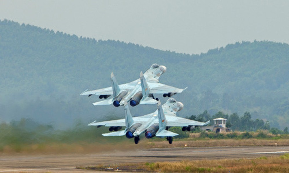 Thông tin đặc biệt liên quan tới các  máy bay Su-27 và Su-30MK2 được đề cập tới trong bài viết "Đam mê sáng tạo, cống hiến" đăng tải ngày 11/11 trên báo Quân đội Nhân dân Online. Nguồn ảnh: Báo PK-KQ