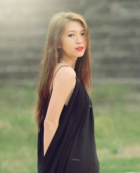 Miss FU là cuộc thi nhằm tôn vinh vẻ đẹp năng động, trí tuệ, cá tính của nữ sinh  Đại học FPT. Qua vòng sơ tuyển, BTC đã chọn ra 13 nữ sinh xuất sắc nhất lọt vào vòng trong. Trần Thị Huyền Trang - sinh viên Khoa Thiết kế Đồ họa - là một trong những gương mặt nổi bật của cuộc thi.