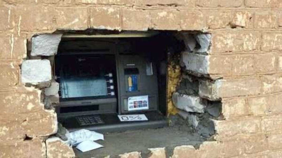 Máy ATM cực kiên cố.