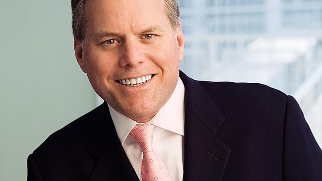 1. David Zaslav, công ty truyền thông Discovery Communications, thu nhập 156,1 triệu USD: David Zaslav sinh năm 1960, đứng đầu top 10  CEO lương cao nhất nước Mỹ năm ngoái. Năm 2007, ông trở thành Giám đốc điều hành (CEO) của hãng truyền thông Discovery. Mạng lưới Discovery đã đạt gần 3 tỷ thuê bao tại hơn 220 quốc gia.