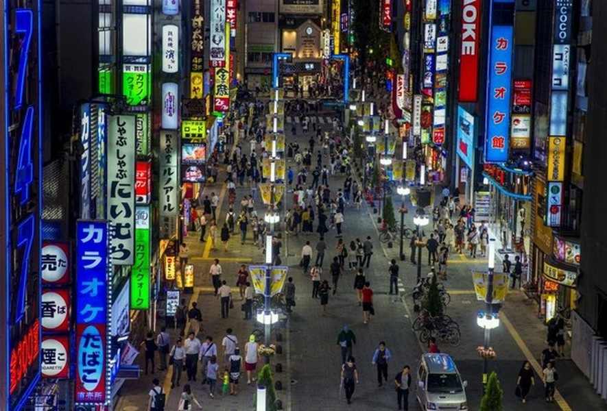 Tổ hợp ăn chơi" Shinjuku, Nhật Bản: Nằm ở phía tây Tokyo, được coi là trung tâm hành chính của thành phố, Shinjuku còn là một thương mại sầm uất, với rất nhiều cửa hàng, trung tâm mua sắm,  tụ điểm ăn chơi nổi tiếng của giới đại gia. 