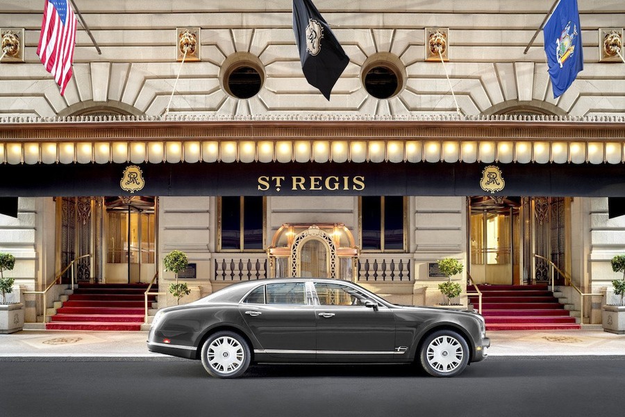  Phòng khách sạn xa hoa đầu tiên của Bentley nằm trên tầng 15 của khách sạn St. Regis New York (Mỹ), gồm một phòng ngủ, một phòng tắm sang chảnh, một ban công và một phòng ăn lớn.