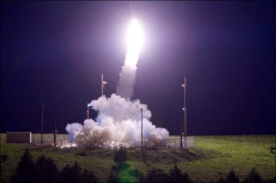 Ngày 11/7, Mỹ tuyên bố hệ thống phòng thủ tên lửa tầm cao giai đoạn cuối (THAAD) lần đầu tiên đánh chặn thành công tên lửa đạn đạo tầm trung tương tự với những tên lửa do Triều Tiên phát triển.