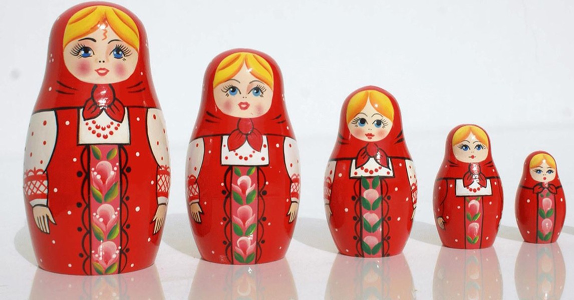 Búp bê matryoshka nổi tiếng là một trong những  món quà lưu niệm phổ biến mà du khách không thể bỏ qua mỗi khi đặt chân đến nước Nga.