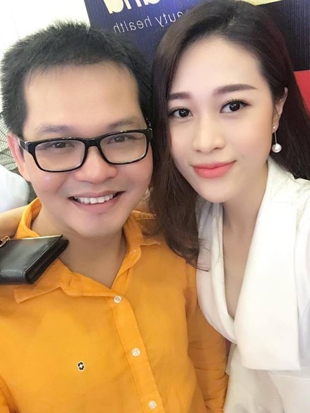 Người đẹp Cẩm Nhung là một gương mặt không mới trong làng showbiz Việt bởi cô từng góp mặt trong nhiều đĩa hài Tết hay các sự kiện trình diễn thời trang. Sau khi tham gia Hãy chọn giá đúng, Cẩm Nhung chuyển sang đóng phim hài.