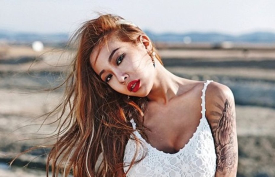 Jessi là một trong những nữ rapper nổi tiếng nhất nhì Kpop. Cô gây ấn tượng bởi sự cá tính, phong cách thời trang táo bạo và phóng khoáng.