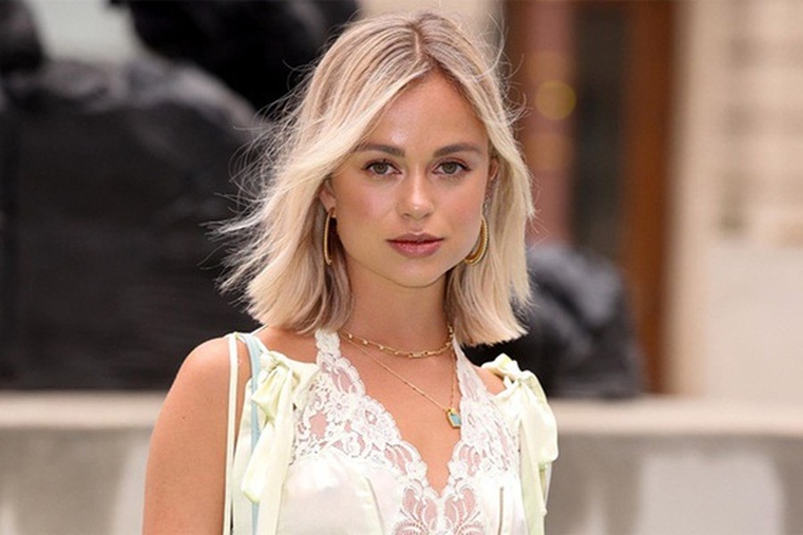 Amelia Windsor, sinh năm 1995, được mệnh danh là "  Công chúa xinh nhất trong hoàng gia Anh". Cô là chắt của Vua George V và là con gái của George Windsor, Bá tước St. Andrews.