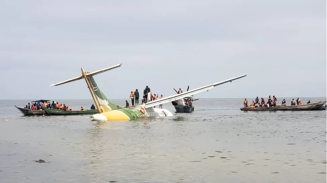 Chuyến bay PW494 do hãng hàng không Precision Air (Tanzania) vận hành đã lao xuống hồ Victoria, gần sân Bukoba khi có bão và mưa lớn, theo Đài phát thanh truyền hình Tanzania TBC.