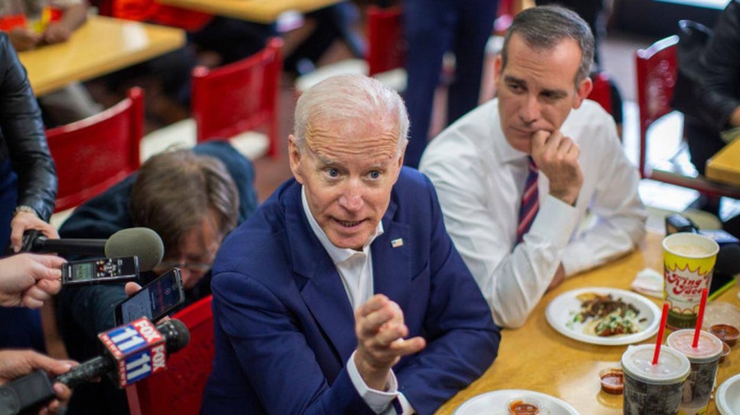 Theo các nhà báo Mỹ, Tổng thống Joe Biden rất thích đồ uống thể thao và nước Diet Coke (Cô ca không đường).