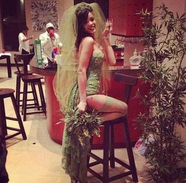 Một trong những bộ  trang phục Halloween nổi tiếng là của Rihanna.