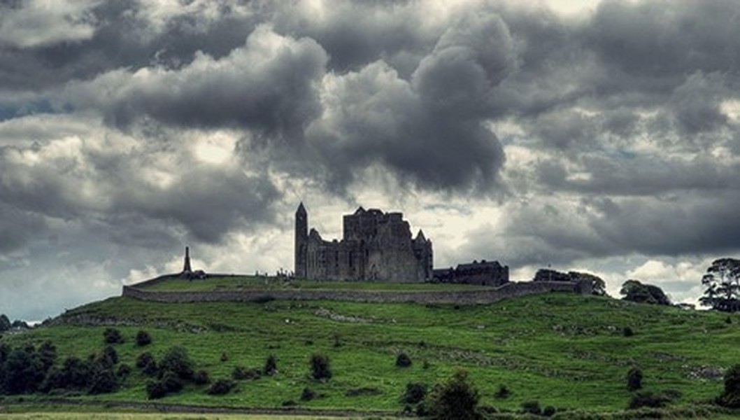 Pháo đài Rock of Cashel - còn được mệnh danh là Pháo đài Cashel của các vị vua.