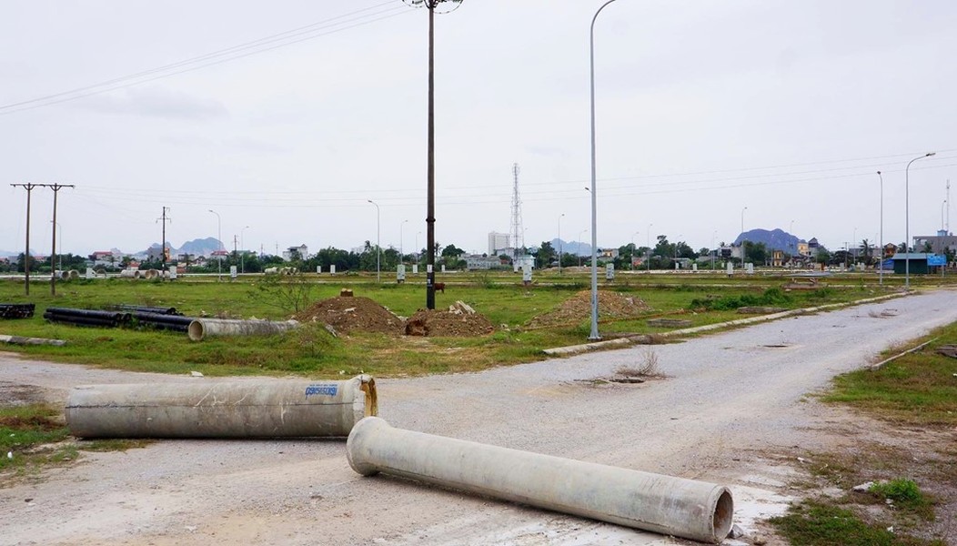 Dự án Đầu tư xây dựng công trình hạ tầng kỹ thuật khu tái định cư phường Quảng Thành (TP Thanh Hóa, tỉnh Thanh Hóa) được nguyên Chủ tịch UBND TP Thanh Hóa Nguyễn Xuân Phi phê duyệt năm 2010. Mặt bằng quy hoạch được phê duyệt 270.000 m2, với tổng mức đầu tư hơn 283 tỷ đồng từ nguồn thu tiền sử dụng đất, ngân sách thành phố và các nguồn huy động hợp pháp khác.